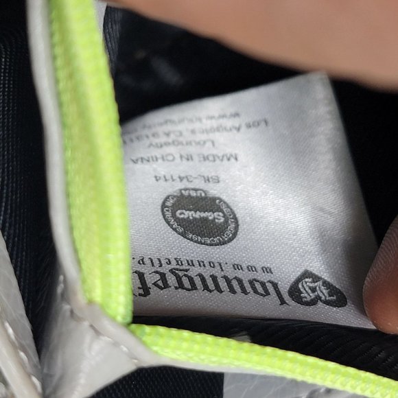 Loungefly Loves Hello Kitty Gray Green Womens Wallet Travel Cute Zipper - Picture 7 of 9